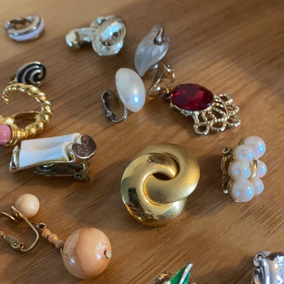 Lot of 24 vintage single clip on earrings - Picture 5 of 8